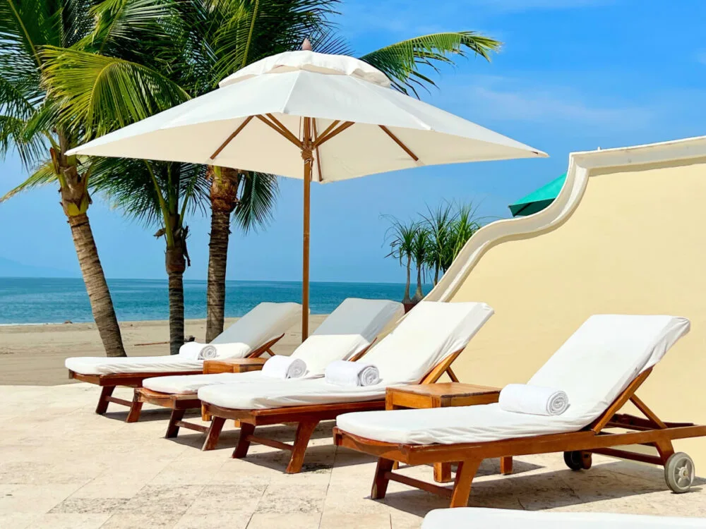 tau-beach-club-loungers--1000x750.jpg